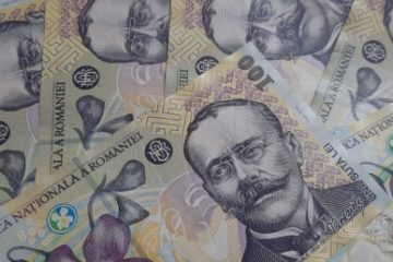 Aproximativ 2,4 milioane de români au primit o nouă tranşă de 250 de lei pe cardurile sociale