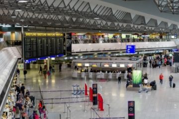 Traficul de pasageri pe aeroporturile europene se va redresa complet abia în 2025