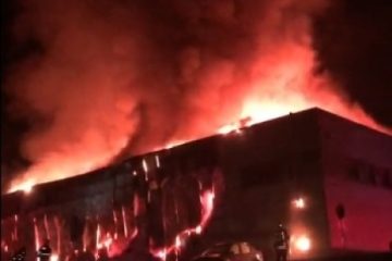 Incendiu în parcul industrial Tetarom din Cluj-Napoca. Au fost chemate forțe de sprijin de la ISU Alba și ISU Sălaj