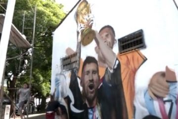 Pictură murală a lui Messi cu trofeul Cupei Mondiale, dezvelită la Buenos Aires