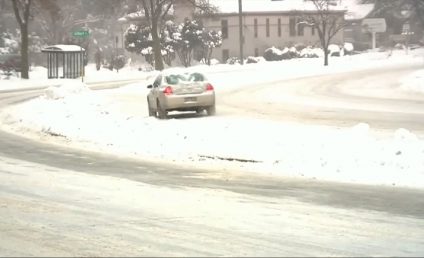 O furtună violentă de iarnă bulversează weekendul de Crăciun în Statele Unite