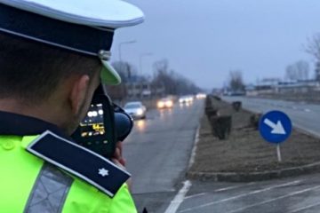 Poliţia Română: 1.500 de poliţişti cu aproximativ 300 de aparate radar vor acţiona pe şosele în acest weekend