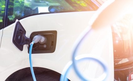 Numărul maşinilor electrice cumpărate în România a depăşit 10.000 de unităţi, în 2022