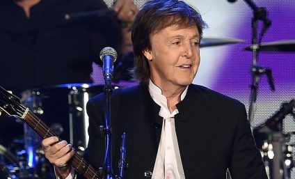Paul McCartney, ”aproape să fie călcat” de o maşină pe faimoasa trecere de pietoni de pe Abbey Road