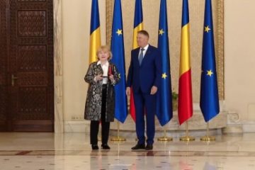 Klaus Iohannis a decorat câteva personalități și instituții culturale. „România va acorda și în continuare sprijin autorităților și cetățenilor din R. Moldova, inclusiv în domeniul culturii și cel al educației”