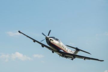 Aterizare de urgență pe aeroportul Henri Coandă. S-a format un dispozitiv din autospeciale de pompieri și ambulanță. Aeronava care a semnalat probleme tehnice a ajuns la sol în siguranță