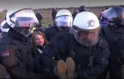 Activista de mediu Greta Thunberg a fost reținută de poliția germană în timp ce protesta față de demolarea unui cătun. Autoritățile vor să facă loc unei exploatări miniere