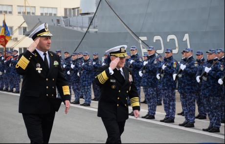 comandantul-marinei-militare-a-sua,-in-romania-a-vizitat-baza-mihail-kogalniceanu.-modernizarea-fregatelor,-printre-temele-abordate