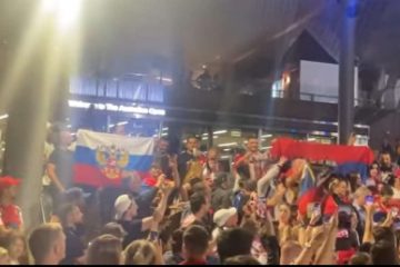 Tenis: Poliţia australiană a audiat mai mulţi fani ai lui Djokovic care au fluturat steagul Rusiei VIDEO