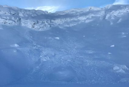 Zăpadă de peste un metru la Vârful Omu şi Bâlea Lac şi risc însemnat de avalanşe în Carpaţii Meridionali