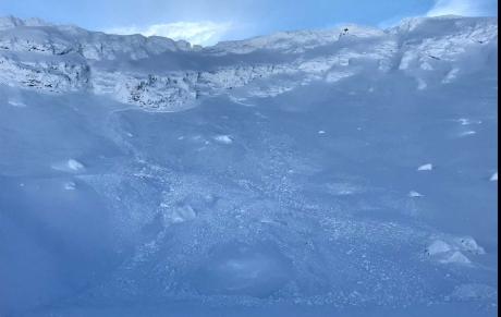 Zăpadă de peste un metru la Vârful Omu şi Bâlea Lac şi risc însemnat de avalanşe în Carpaţii Meridionali