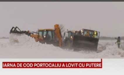 Circulație în condiții de iarnă. Drumuri închise de viscol și ninsori în județele Buzău și Vrancea. Mașini și TIR-uri blocate pe drumul european 85. Porturile sunt închise