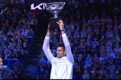 Novak Djokovic a câștigat Australian Open pentru a zecea oară în carieră și l-a egalat pe Nadal la numărul trofeelor de Mare Șlem. Sârbul redevine numărul 1 mondial