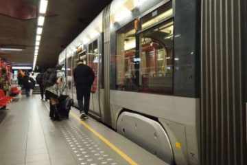 Atac cu cuţitul într-o staţie de metrou din centrul Bruxellesului: trei răniţi, dintre care unul grav