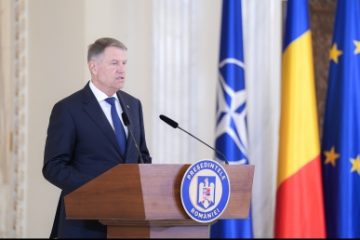 Şeful Statului Major al Apărării din Canada, decorat de preşedintele Iohannis