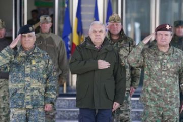 Ministrul Tîlvăr a vorbit cu şeful Apărării din Portugalia despre pregătirea unor piloţi români