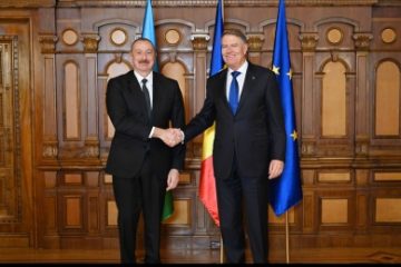 Klaus Iohannis, în Azerbaidjan: Romgaz şi Socar vor semna un nou contract pentru livrarea de gaze azere în România. Președintele Ilham Aliyev: Vom folosi oportunităţile din România pentru a exporta gazul şi pe alte pieţe europene
