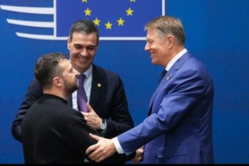 Bruxelles: Klaus Iohannis a susținut, la discuțiile cu Volodimir Zelenski, necesitatea de a menține presiunea asupra Rusiei, inclusiv prin adoptarea de sancțiuni suplimentare