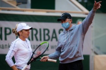 Darren Cahill spune că Simona Halep va fi audiată luna aceasta în scandalul de dopaj și este convins de nevinovăția ivei: În niciun caz nu a trișat