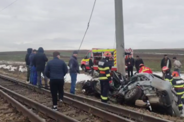 Două femei au murit și doi copii sunt în stare gravă, după ce mașina în care se aflau a fost lovită de tren, în judeţul Suceava. Cauza accidentului, nerespectarea semnalelor acustice şi luminoase