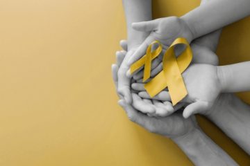 15 februarie – Ziua internaţională a copilului bolnav de cancer. În fiecare an, peste 400.000 de copii şi adolescenţi sunt diagnosticaţi cu o afecțiune oncologică