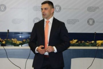 Plângere penală pe numele ministrului ului, Eduard Novak, pentru abuz în serviciu, făcută de federaţia de hochei