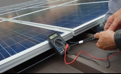 Comisia Europeană a aprobat schema României de sprijinire a investiţiilor în baterii şi panouri fotovoltaice