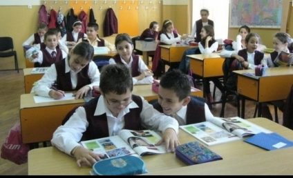 Elevii din Bucureşti intră în vacanţă astăzi și vor reveni la școală pe 27 februarie