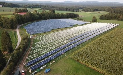 Construirea celui mai mare parc fotovoltaic din Europa va începe în vară la Arad, cu o investiție de 800 de milioane de euro