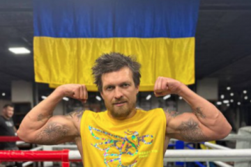 Pugilistul ucrainean Oleksandr Usyk îşi ajută compatrioţii „Dumnezeu mi-a dat această șansă de a apărea la televizor, de a fi cunoscut în lumea ului. Aceasta este ocazia mea de a spune oamenilor ce se întâmplă”