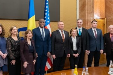 Premierul Nicolae Ciucă, discuții cu asistentul principal adjunct al secretarului de stat din cadrul Biroului pentru Afaceri Europene şi Eurasiatice al Departamentul de Stat al SUA, Dereck J. Hogan