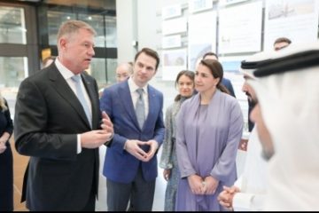 Preşedintele Iohannis, aflat în vizită oficială în Emiratele Arabe Unite, a mers la Masdar City – oraş axat pe asigurarea unui grad ridicat de sustenabilitate