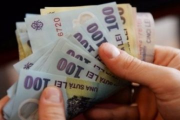 Analiştii CFA România anticipează o depreciere a monedei naţionale până la 5,0390 lei/euro şi o rată a inflaţiei de 8,62%