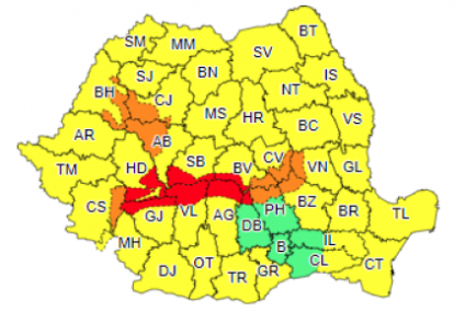 Vreme rece, precipitații în toată țara și ninsori la munte. Cod galben și portocaliu de viscol. Cod roșu pentru șapte județe până la ora 14.00