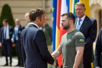 Macron şi Zelenski au discutat despre eforturile în vederea organizării unui „summit al păcii” și despre situaţia îngrijorătoare de la centrala Zaporojie