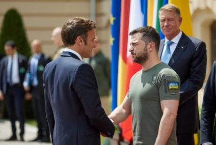 Macron şi Zelenski au discutat despre eforturile în vederea organizării unui „summit al păcii” și despre situaţia îngrijorătoare de la centrala Zaporojie