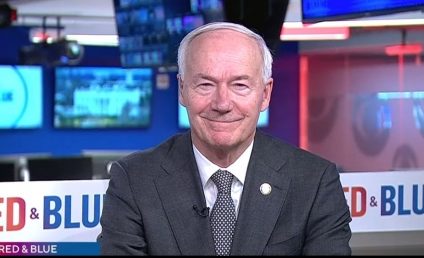 Asa Hutchinson, fostul guvernator de Arkansas, anunță că va candida la prezidenţiale din 2024 din SUA şi îl îndeamnă pe Trump să se retragă