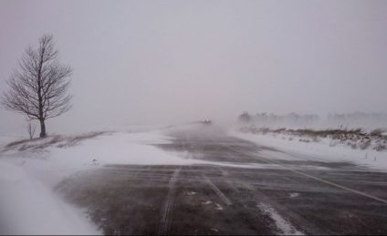 Şapte drumuri judeţene din Neamț sunt blocate din cauza zăpezii viscolite