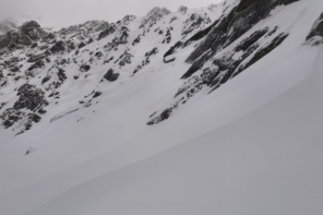 Pericol de avalanşă în masivele Parâng, Retezat şi Godeanu. Zăpada proaspătă măsoară 40 de centimetri