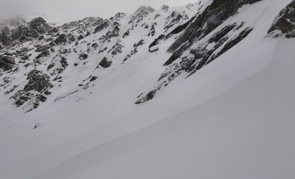 Pericol de avalanşă în masivele Parâng, Retezat şi Godeanu. Zăpada proaspătă măsoară 40 de centimetri