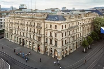 Şefii de la UBS vor răspunde în faţa acţionarilor pentru preluarea Credit Suisse