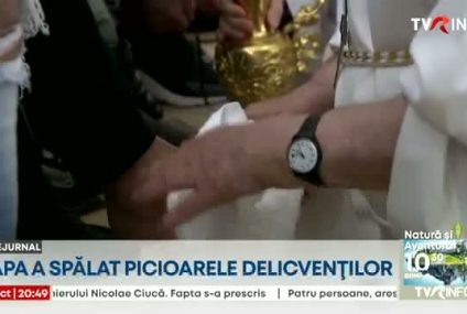Papa Francisc a celebrat tradiţionala slujbă de Joia Mare şi a spălat picioarele a 12 tineri deţinuţi, între care un român