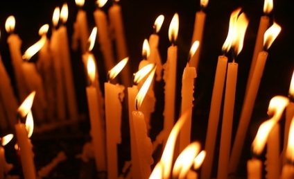 Recomandări ale pompierilor de Florii şi Paştele Catolic: Nu adormiţi cu lumânările aprinse