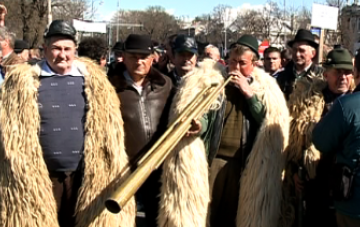 Fermierii protestează vineri în mai multe judeţe din ţară şi în Bucureşti