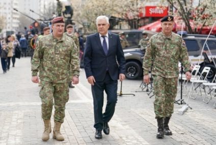 Ministrul Apărării: Sistemul nu poate absorbi șocul plecării imediate a militarilor care îndeplinesc condițiile de pensionare