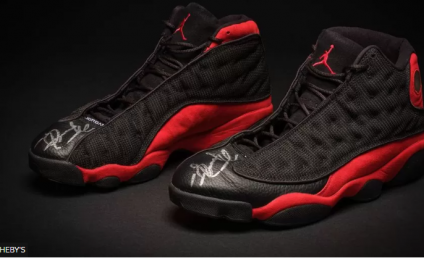 O pereche de ghete purtată de Michael Jordan a fost vândută cu suma record de 2,2 milioane de dolari