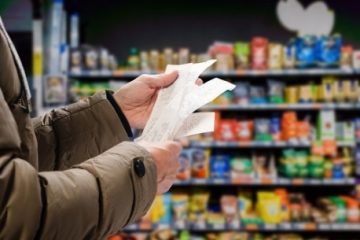 Ungaria forţează retailerii să reducă preţurile produselor de bază pentru a încetini inflaţia. Noua măsură se aplică la 20 de categorii de alimente