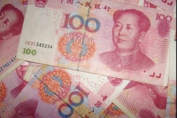 Yuanul depăşeşte dolarul, devenind cea mai utilizată monedă pentru tranzacţiile transfrontaliere în China