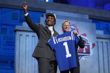 Câștigători și învinși la Draft-ul NFL: Colts fac o mare leagănă cu QB Anthony Richardson – Yahoo s