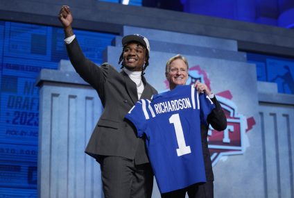 Câștigători și învinși la Draft-ul NFL: Colts fac o mare leagănă cu QB Anthony Richardson – Yahoo s